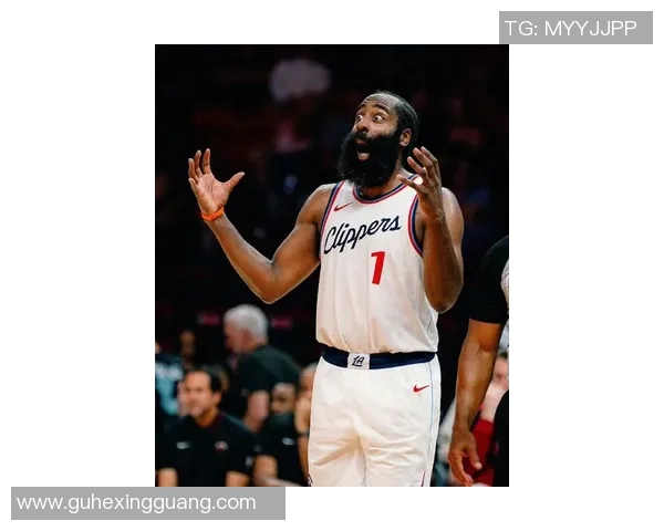 哈登突破抛投不进 莱昂纳德三分命中 哈登突破抛投不进 莱昂纳德三分命中