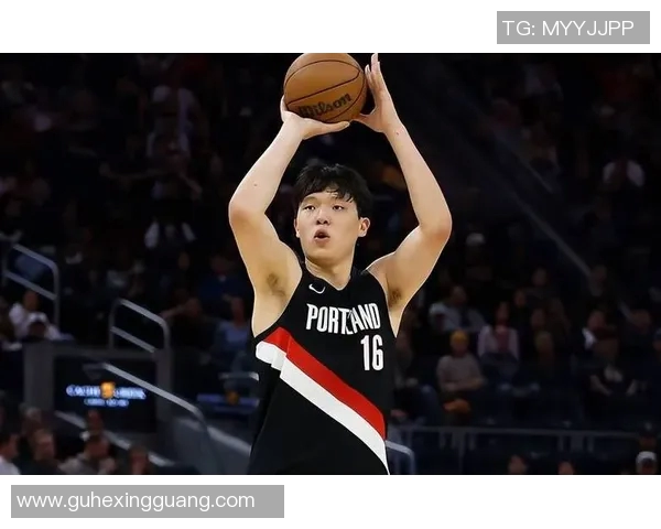 杨瀚森首秀4分4板1助6犯离场!勇士21分逆转胜开拓者库里半场11分 杨瀚森首秀4分4板1助6犯离场!勇士21分逆转胜开拓者库里半场11分